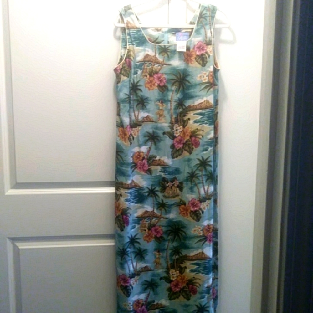 YOUNG HAWAII Vintage Hawaii with a slit on the left leg Dress